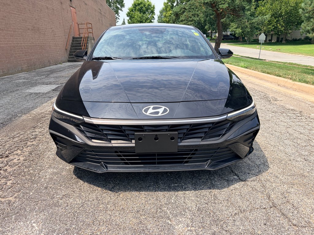 Used 2025 Abyss Black Hyundai SEL Sport image 8