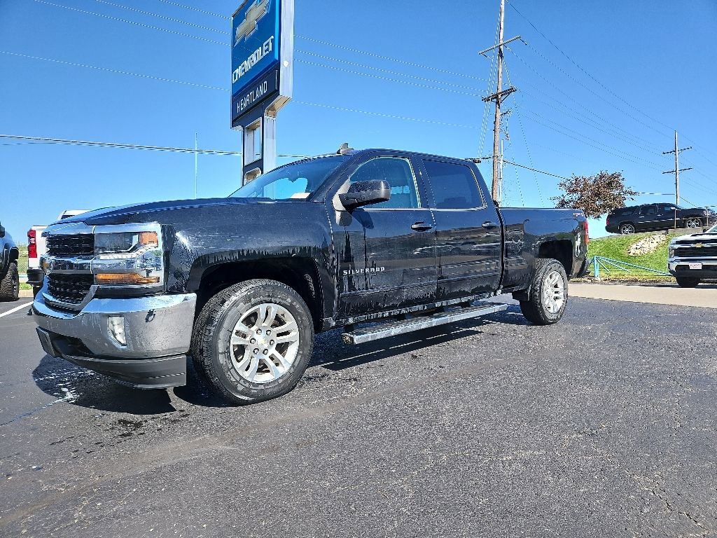 Used 2017 Chevrolet Silverado 1500 LT with VIN 1GCUKREC2HF215892 for sale in Kansas City
