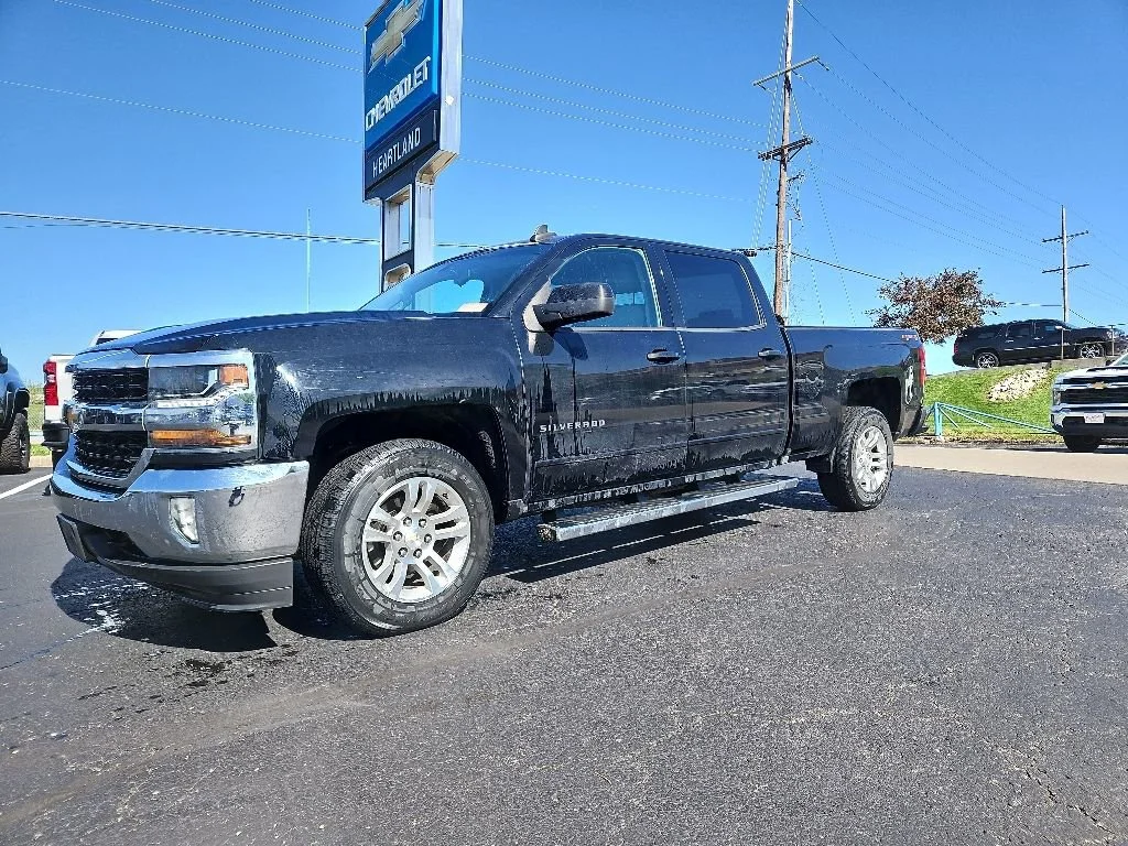 Used 2017 Chevrolet Silverado 1500 LT with VIN 1GCUKREC2HF215892 for sale in Kansas City
