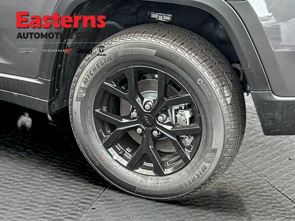 New 2026 Baltic Gray Metallic Clear-Coat Exterior Paint Jeep Altitude image 27
