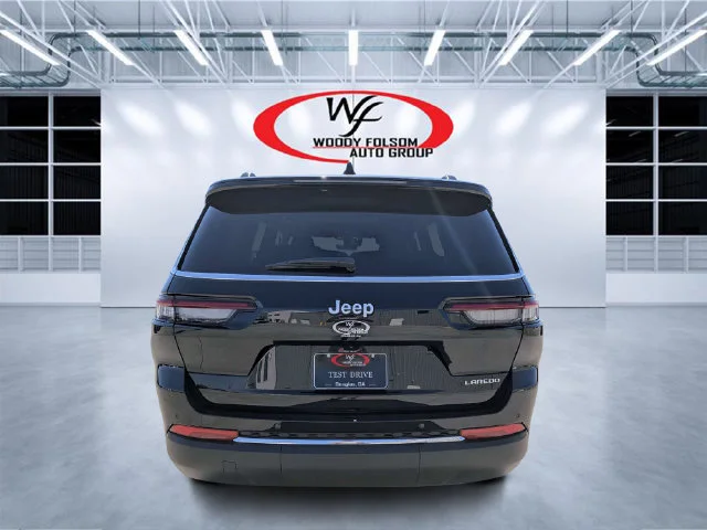 New 2027 Black Jeep Laredo image 4
