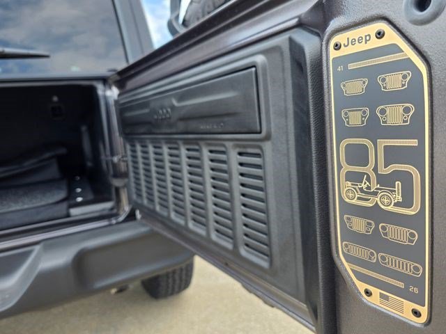 New 2026 Granite Crystal Metallic Clearcoat Jeep 85th Anniversary image 13
