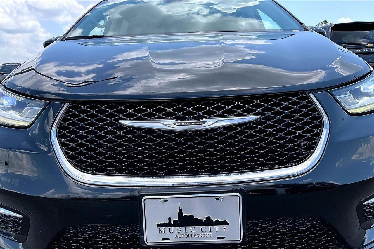 Used 2023 Brilliant Black Crystal Pearlcoat Chrysler Touring L image 33