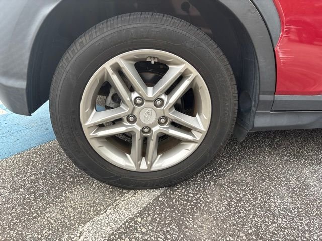 Used 2019 Red Hyundai SE image 5