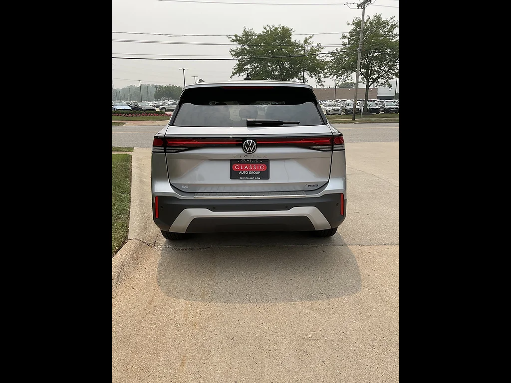 New 2026 Pyrite Silver Metallic Volkswagen SE 4Motion image 4
