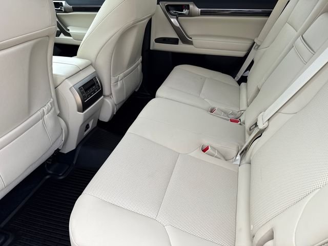 Used 2020 White Lexus 460 image 17