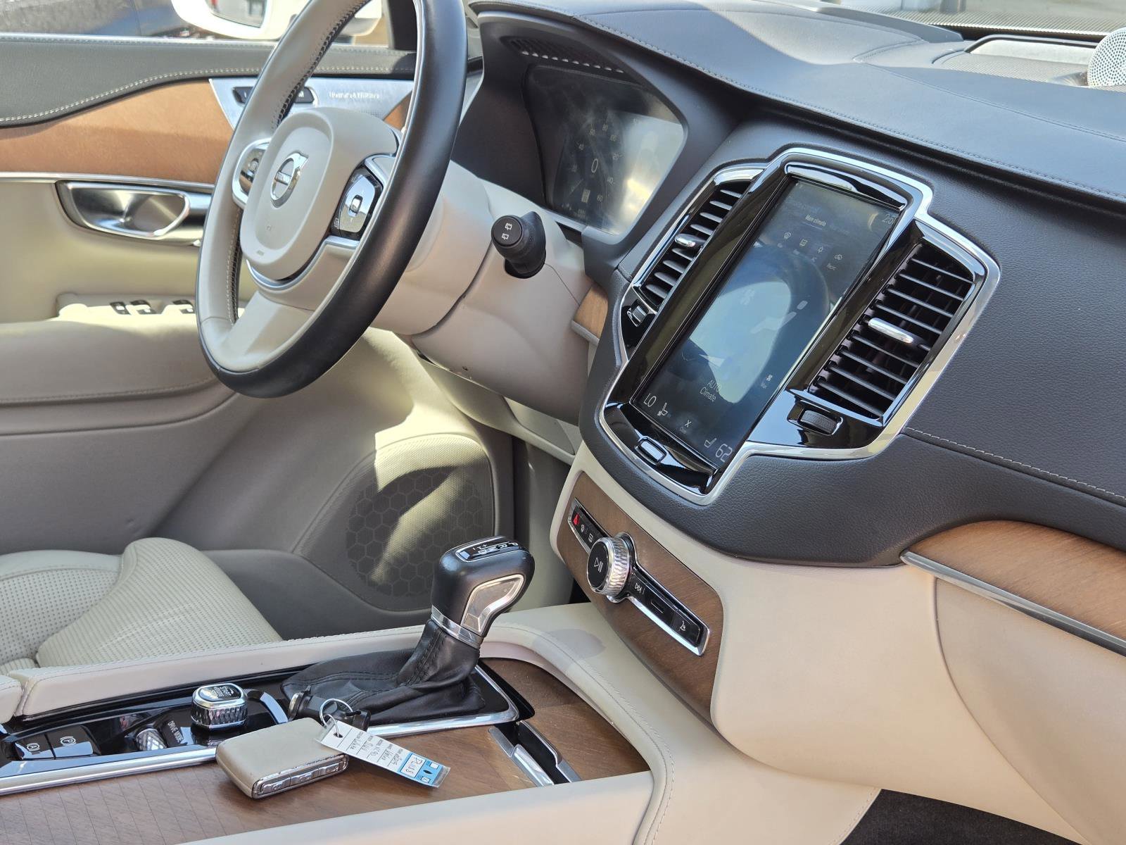 Used 2019 Crystal White Pearl Volvo Inscription image 43