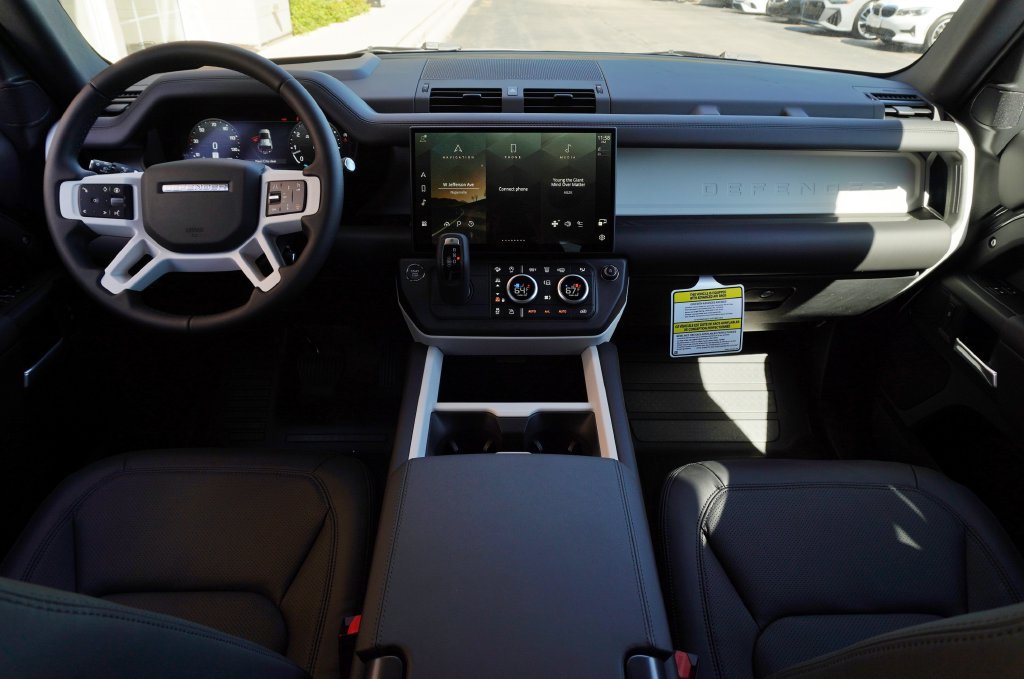 New 2026 Carpathian Grey Land Rover X-Dynamic SE image 9