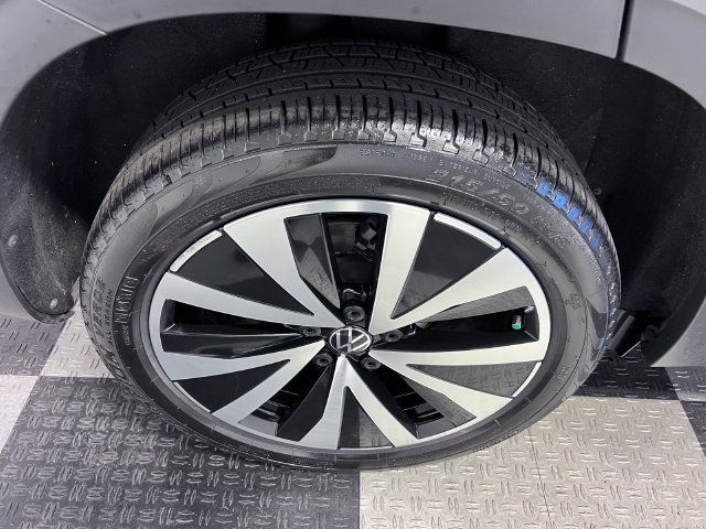 2022 Taos 1.5T SE Black · photo 15
