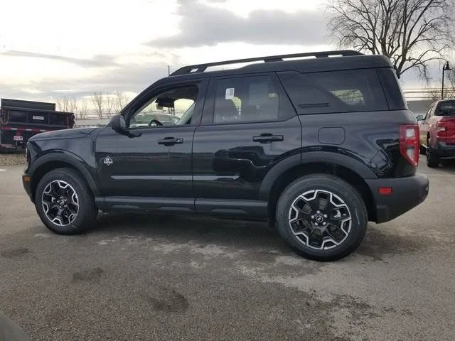 New 2025 Shadow Black Ford Outer Banks® image 8