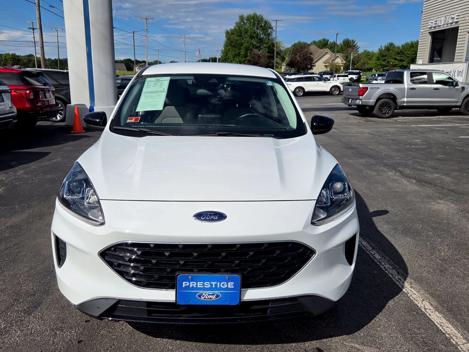 Used 2022 Oxford White Ford SE image 10