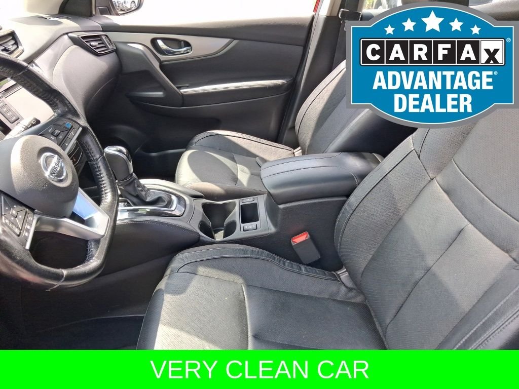 Used 2020 Red Nissan SL image 19