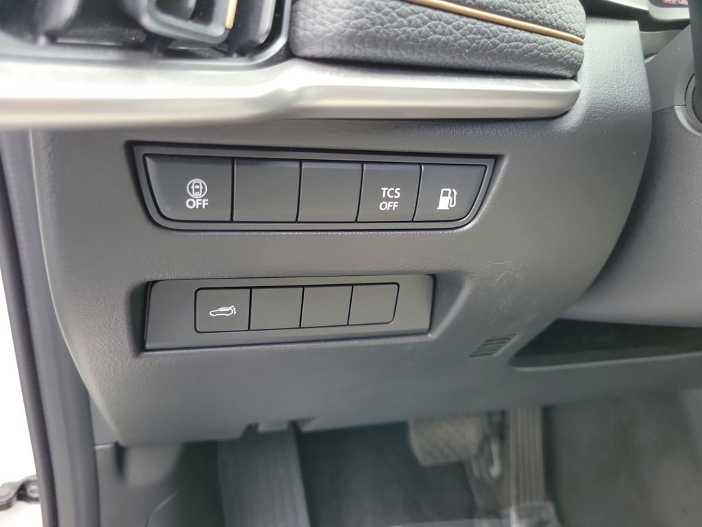 Used 2024 White Mazda Preferred image 22