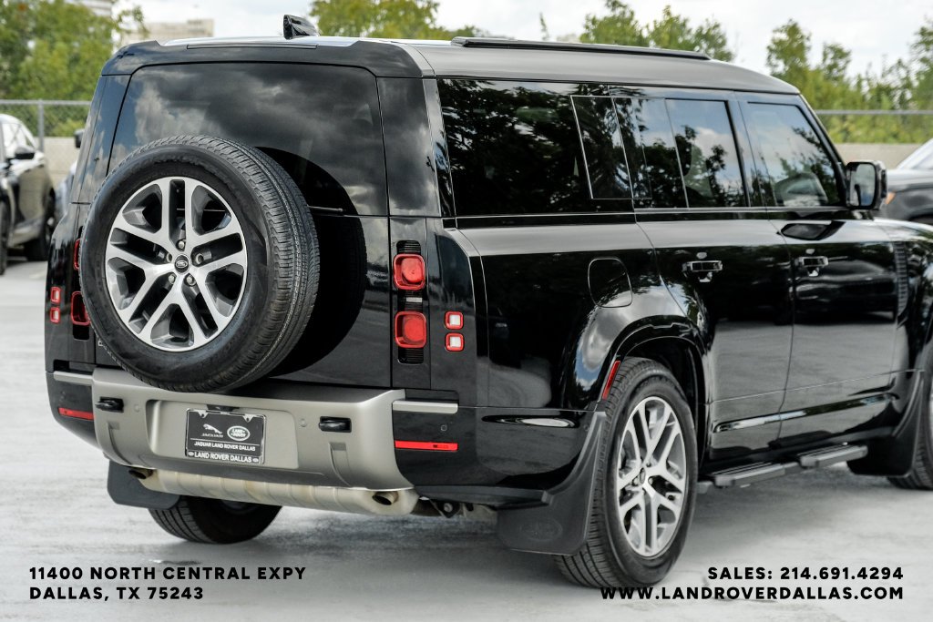 Used 2025 Black Land Rover X-Dynamic SE image 9