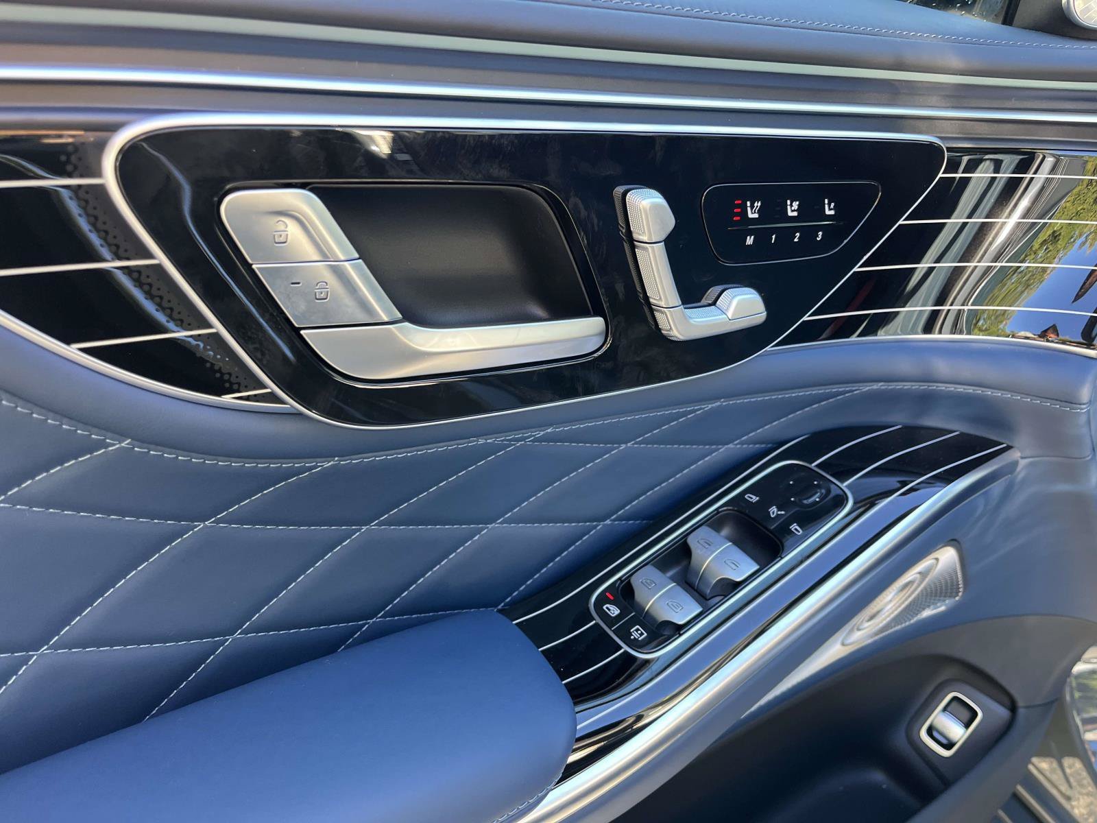 New 2027 MANUFAKTUR Silicon Grey Mercedes-Benz S 580 4MATIC® Sedan image 18