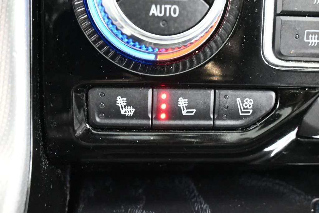 Used 2022 Onyx Black GMC Denali image 29