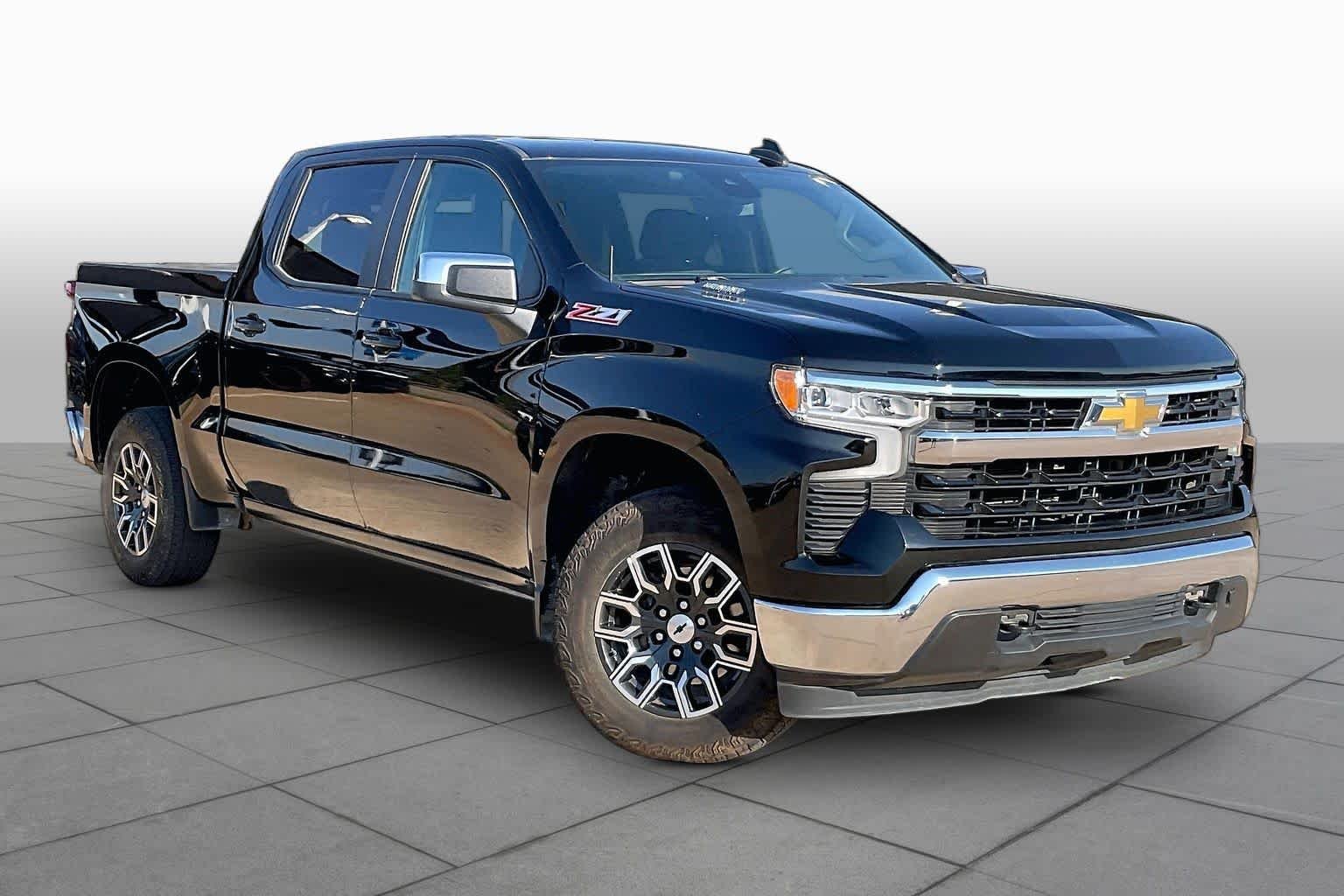 Used 2023 BLACK Chevrolet LT image 4