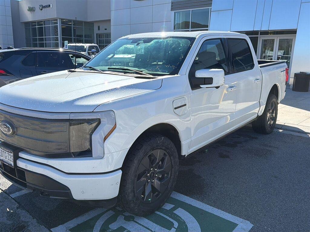 Used 2023 Star White Metallic Tri-Coat Ford LARIAT image 1