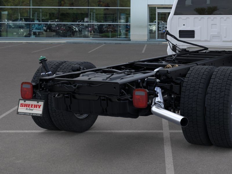 2025 Ford F-550 Super Duty Chassis Cab XL - Photo 21