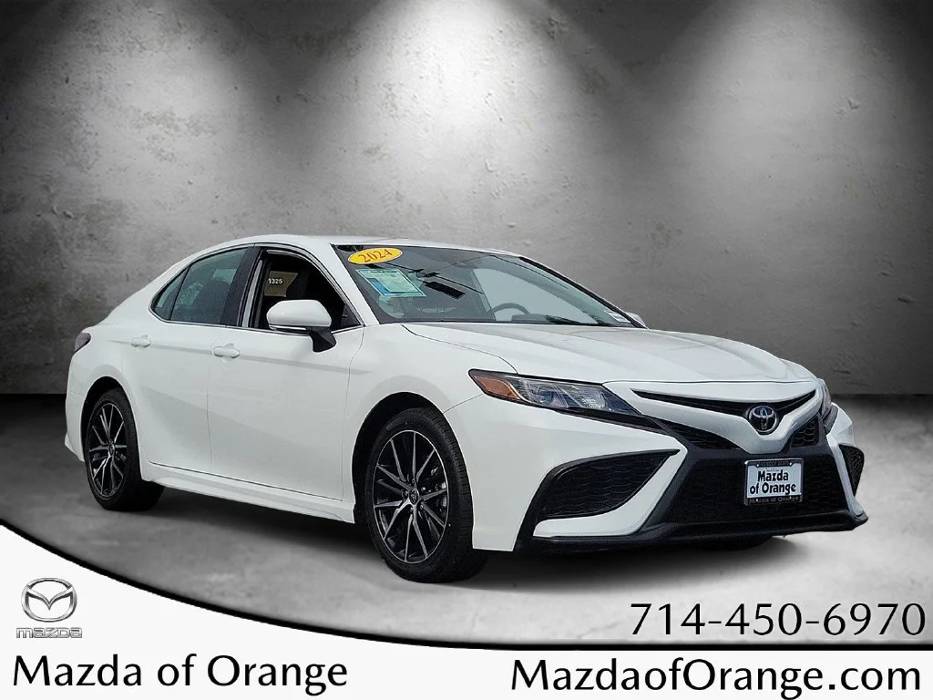 Used 2024 Ice Toyota SE image 1
