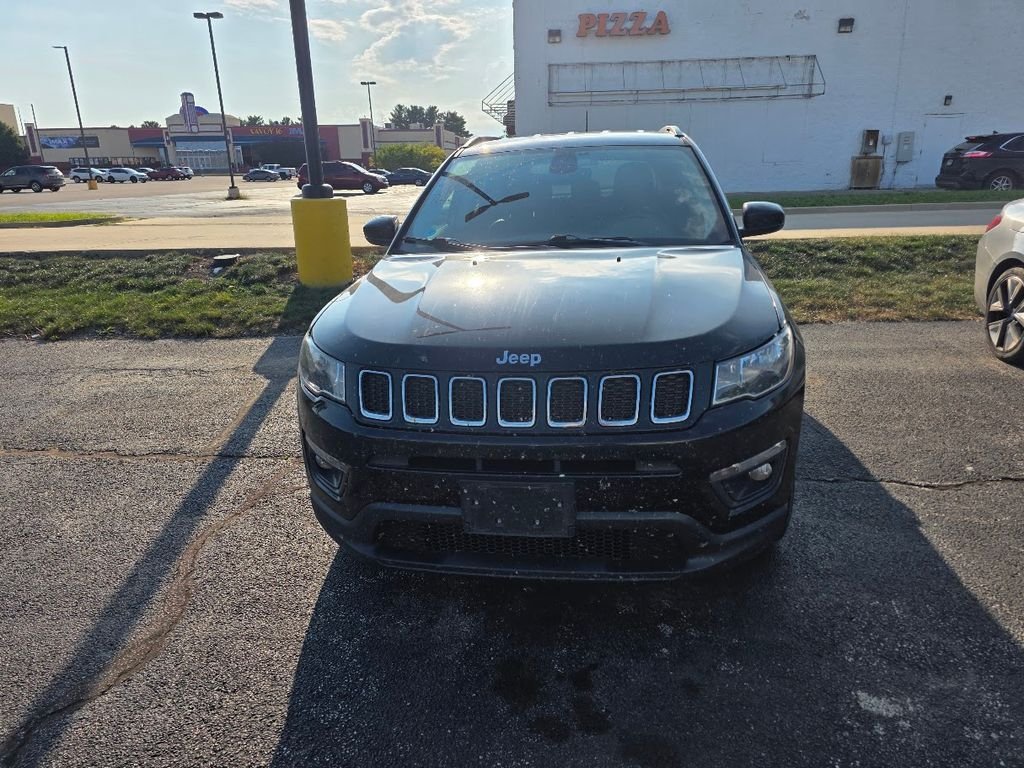Used 2018 Diamond Black Crystal Pearlcoat Jeep Latitude image 1