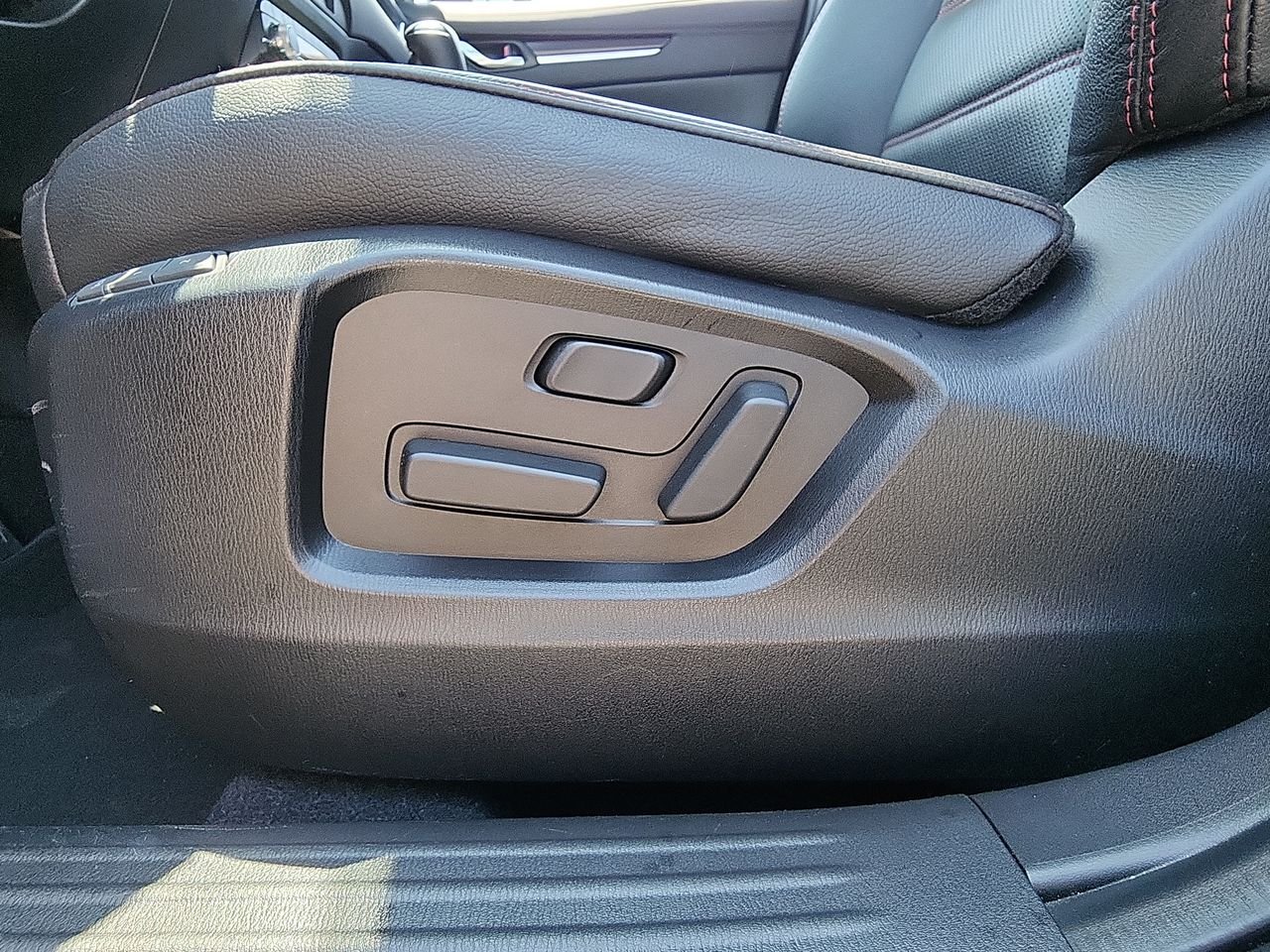 Used 2025  Mazda 2.5 S Carbon Edition image 12