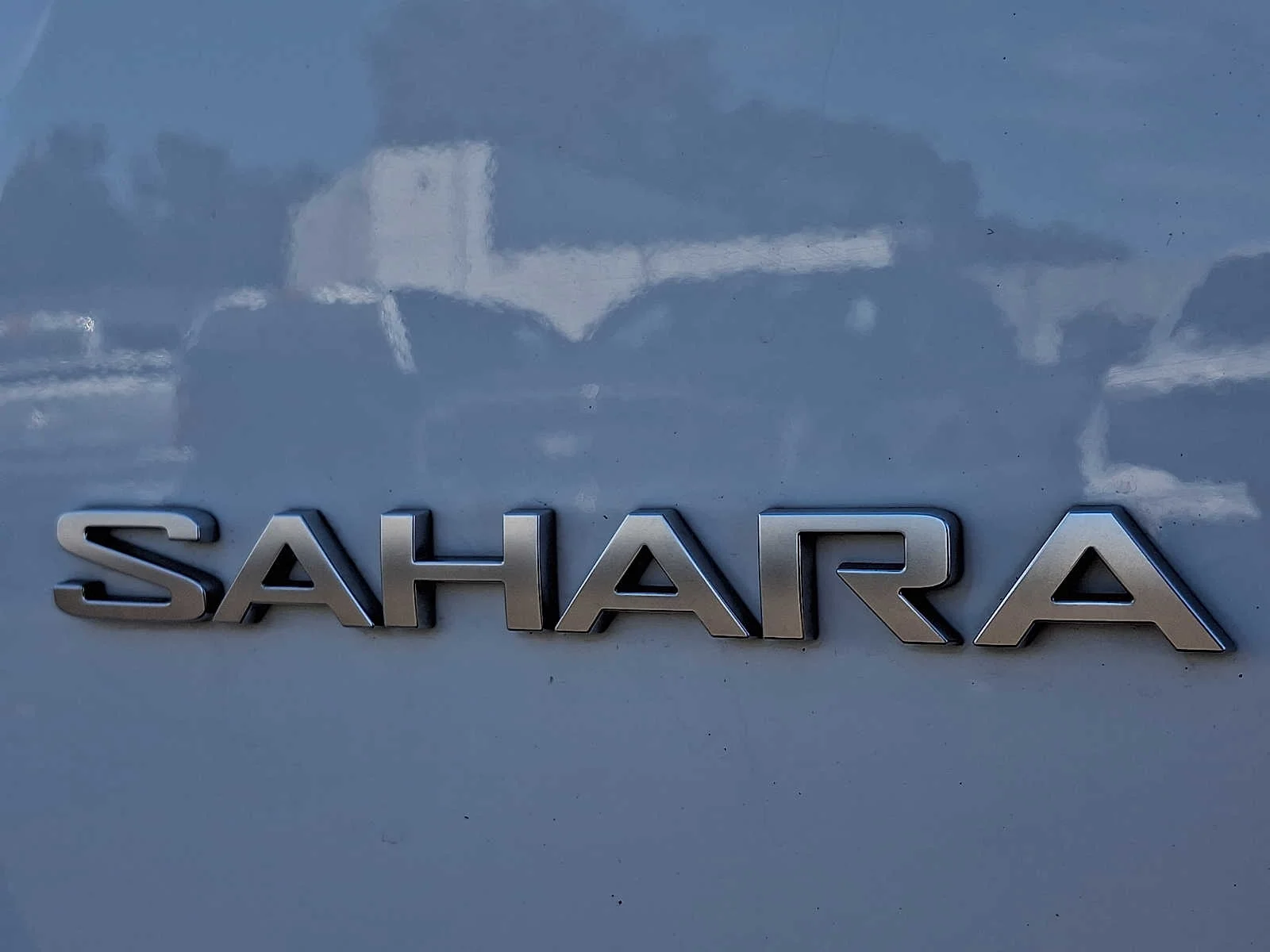Used 2020 Bright White Clearcoat Jeep Sahara image 31
