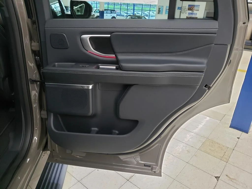 New 2027 Marsh Gray Ford Platinum image 19
