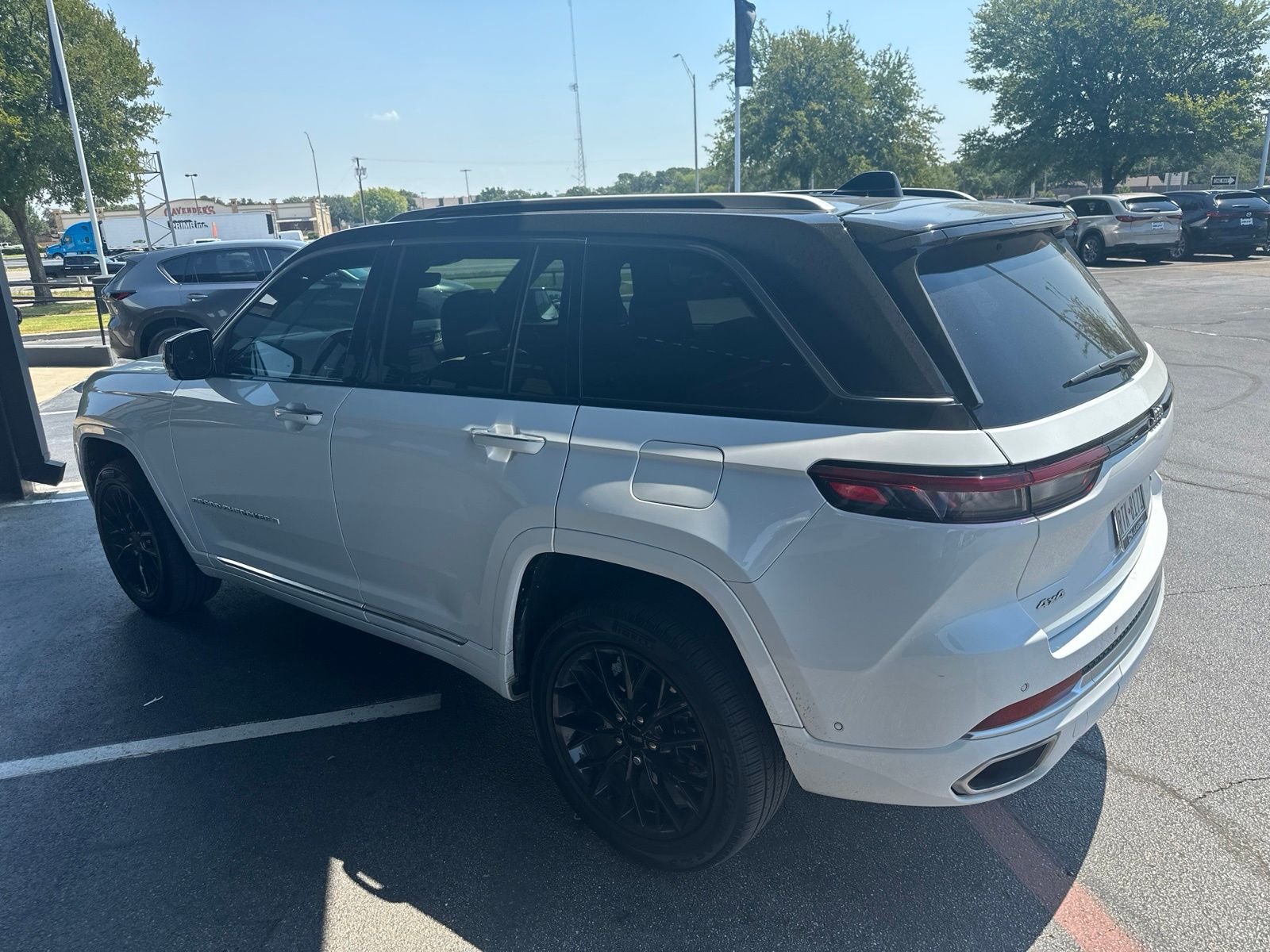 Used 2022 Bright White Clearcoat Jeep Summit image 5