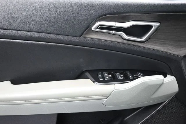 Used 2023 Black Kia X-Line image 8