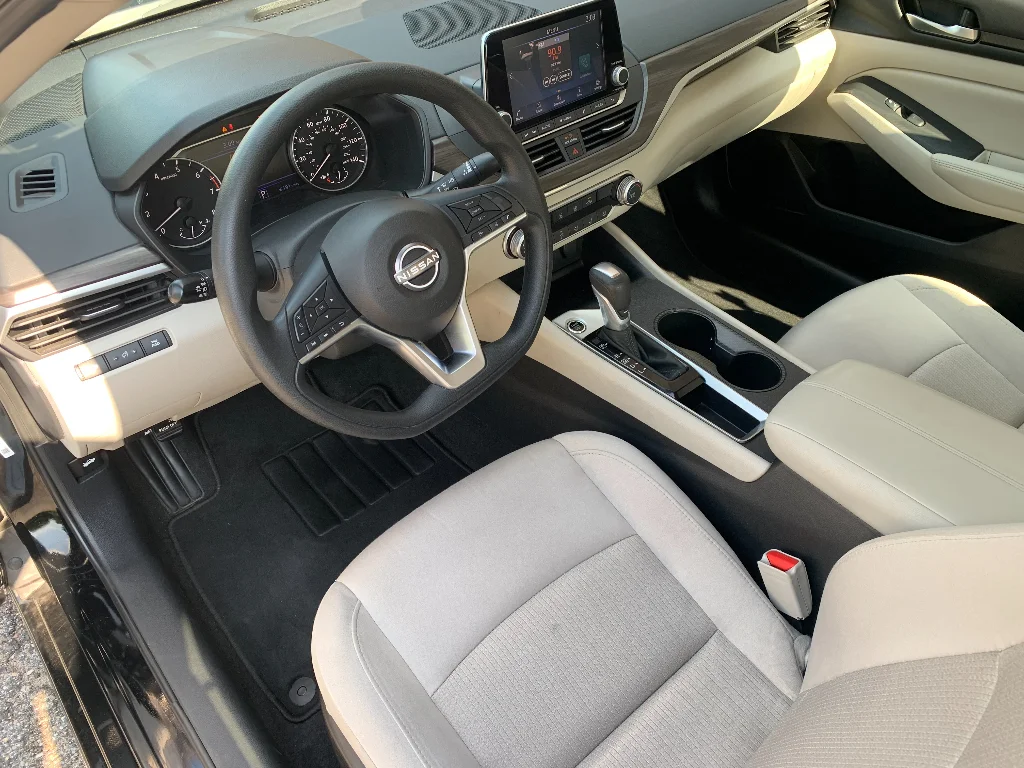 Used 2025 Super Black Nissan SV image 24