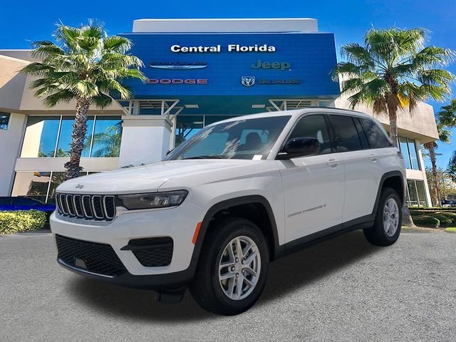New 2026 Bright White Clear-Coat Exterior Paint Jeep Laredo X image 9