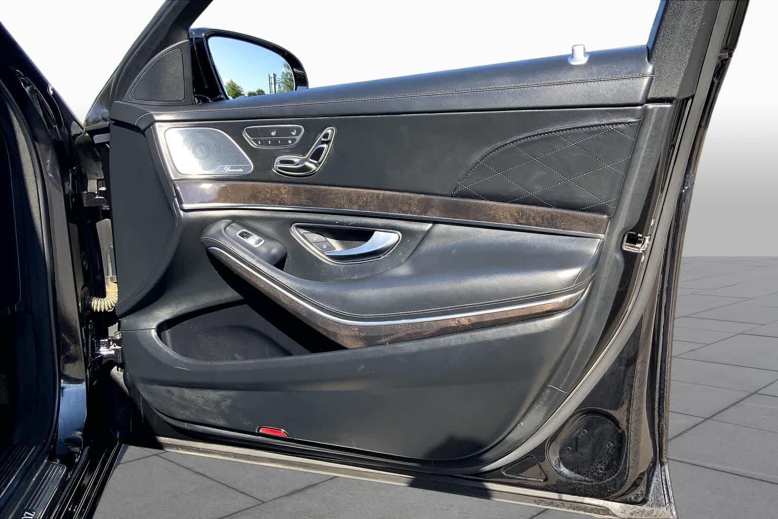 Used 2019 Obsidian Black Metallic Mercedes-Benz S 560 image 23