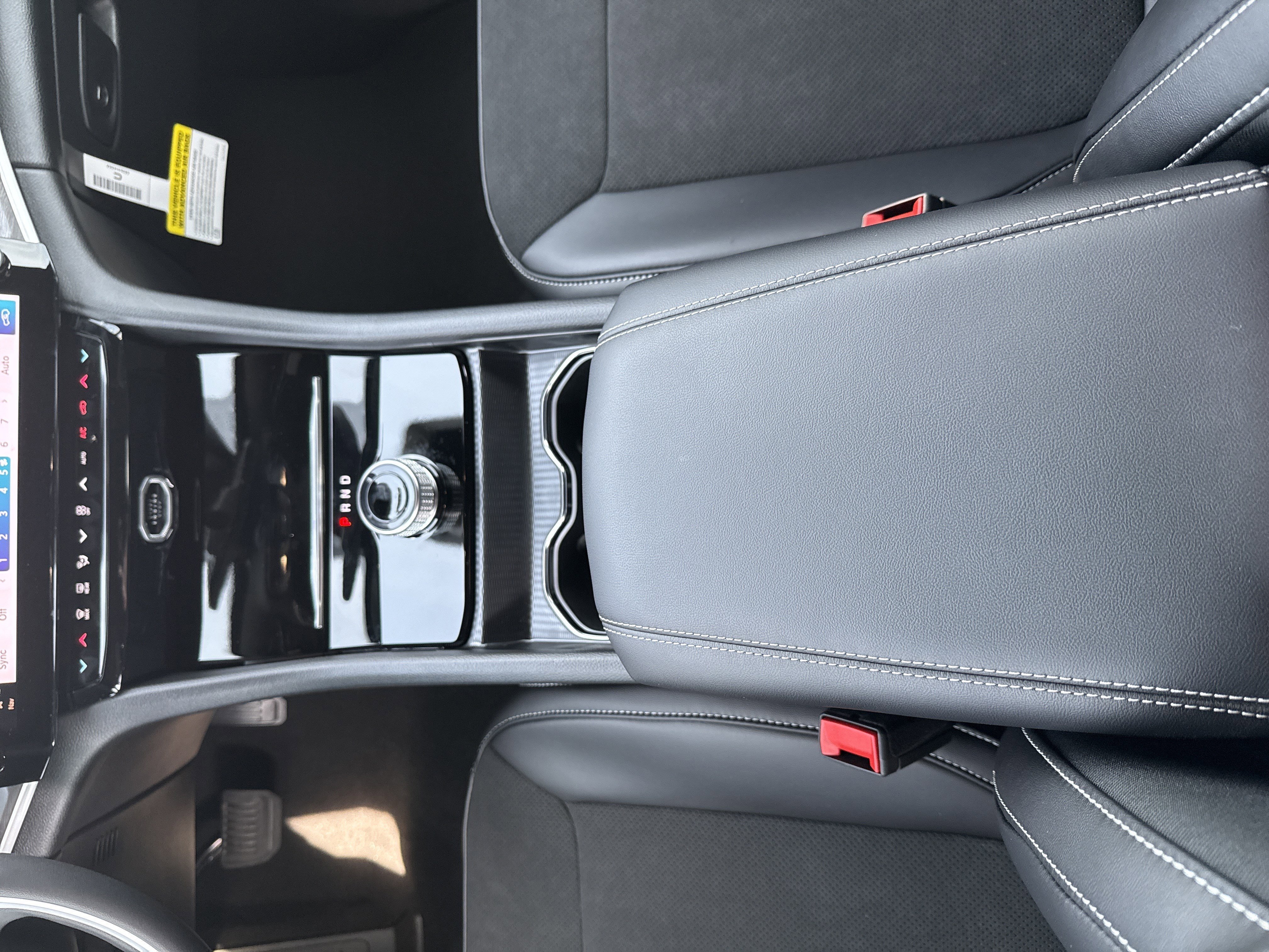 New 2026 Bright White Clear-Coat Exterior Paint Jeep Altitude image 31