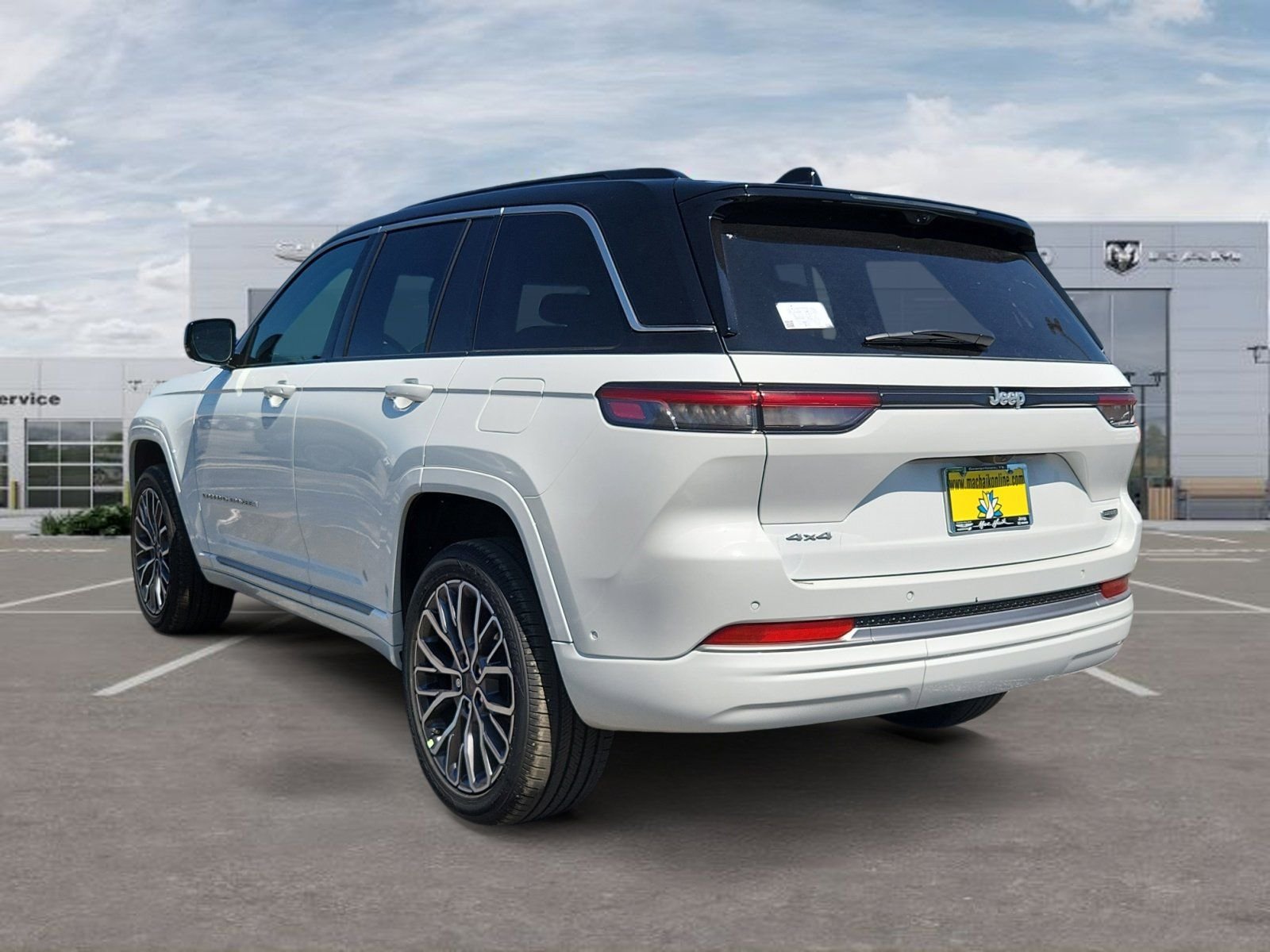 New 2026 Bright White Clear-Coat Exterior Paint Jeep Summit image 3