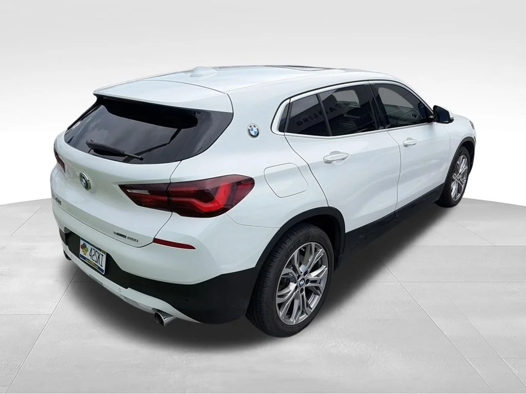 Used 2022 White BMW sDrive28i image 6