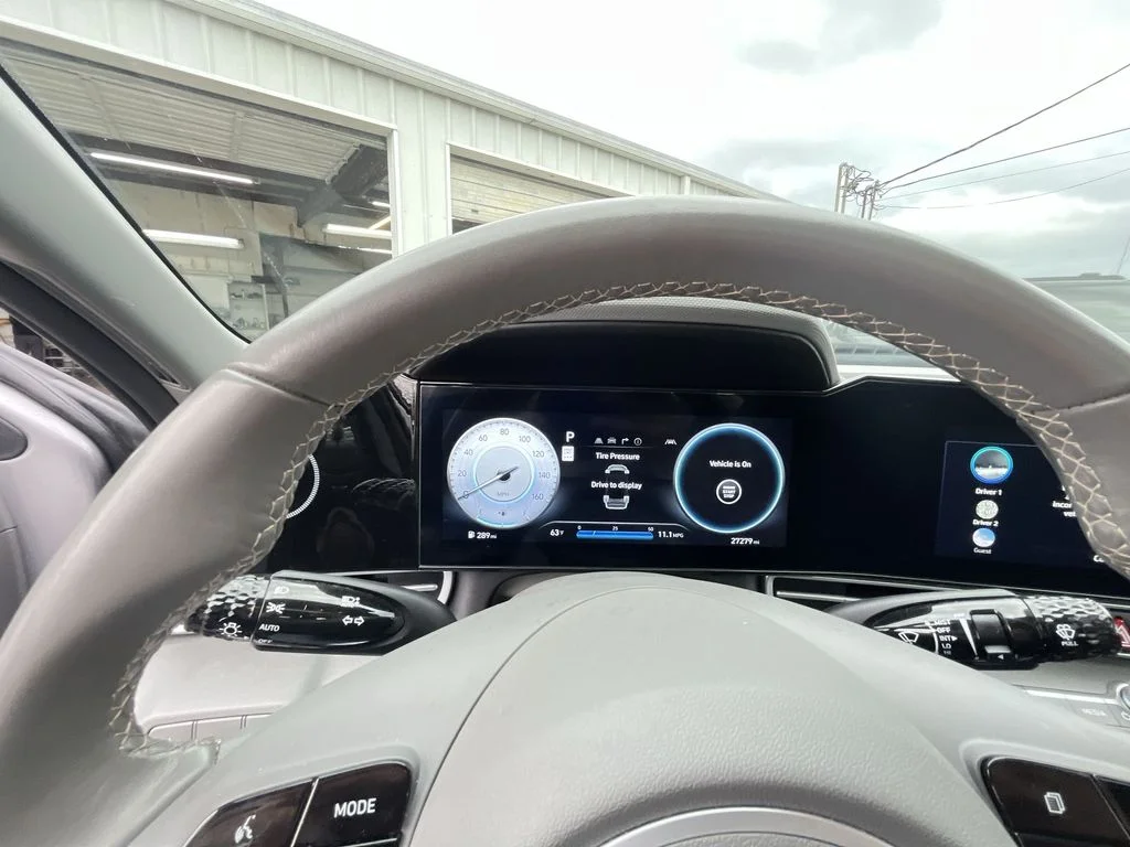 Used 2025 Silver Hyundai SEL Convenience image 15