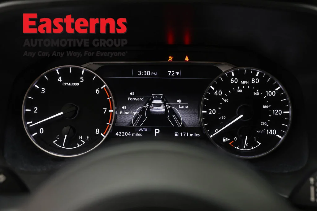 Used 2023 Red Nissan S image 18