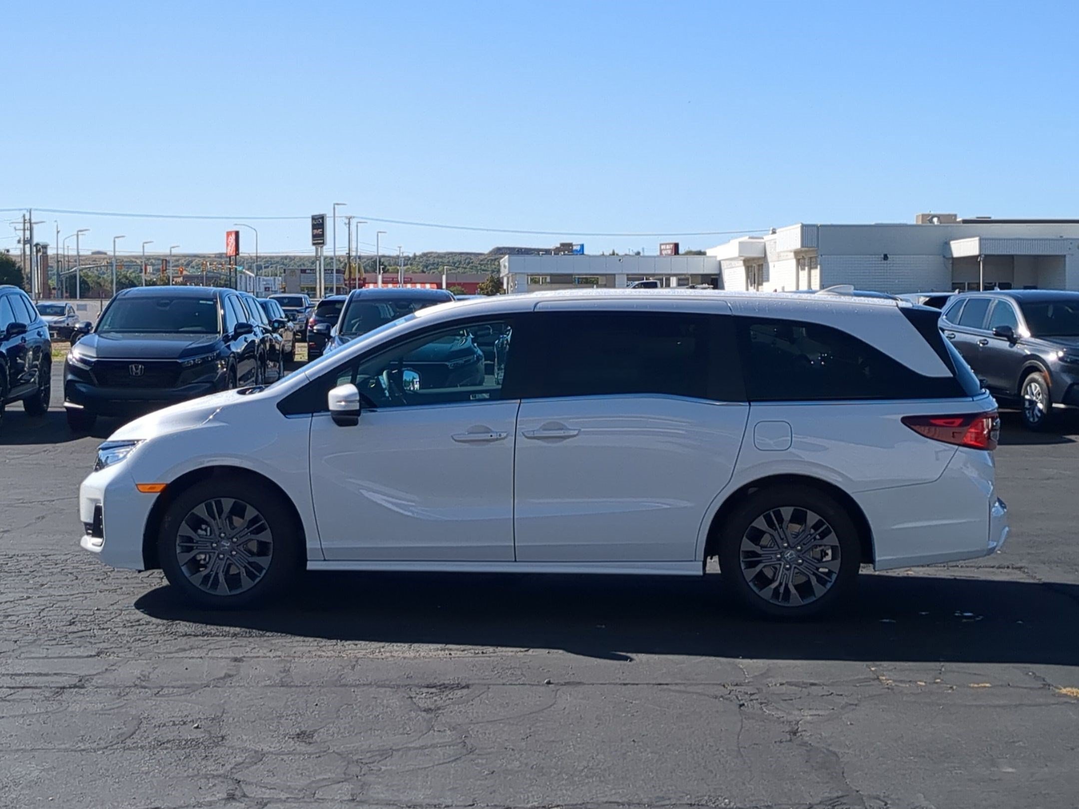 New 2027 Platinum White Pearl Honda Touring image 7