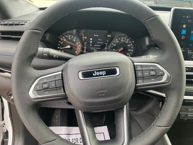 New 2026 Bright White Clear-Coat Exterior Paint Jeep Limited Altitude image 13