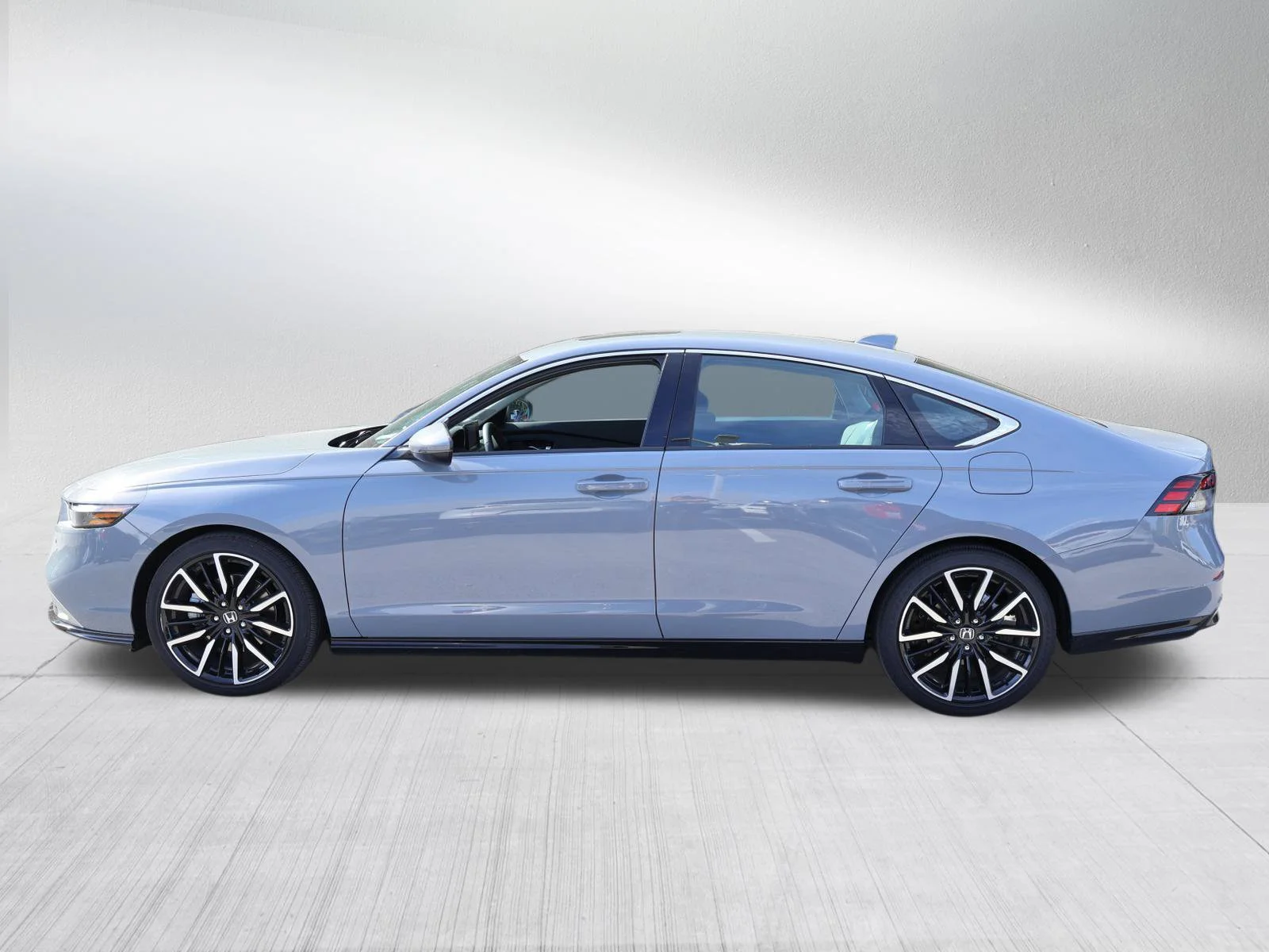 Used 2026 Urban Gray Pearl Honda Touring image 5