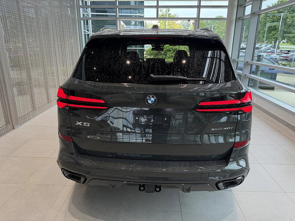 New 2026 Dravit Grey Metallic BMW xDrive40i image 5