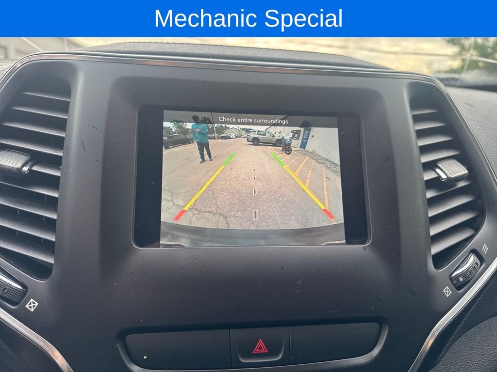 Used 2019 Green Jeep Latitude image 23
