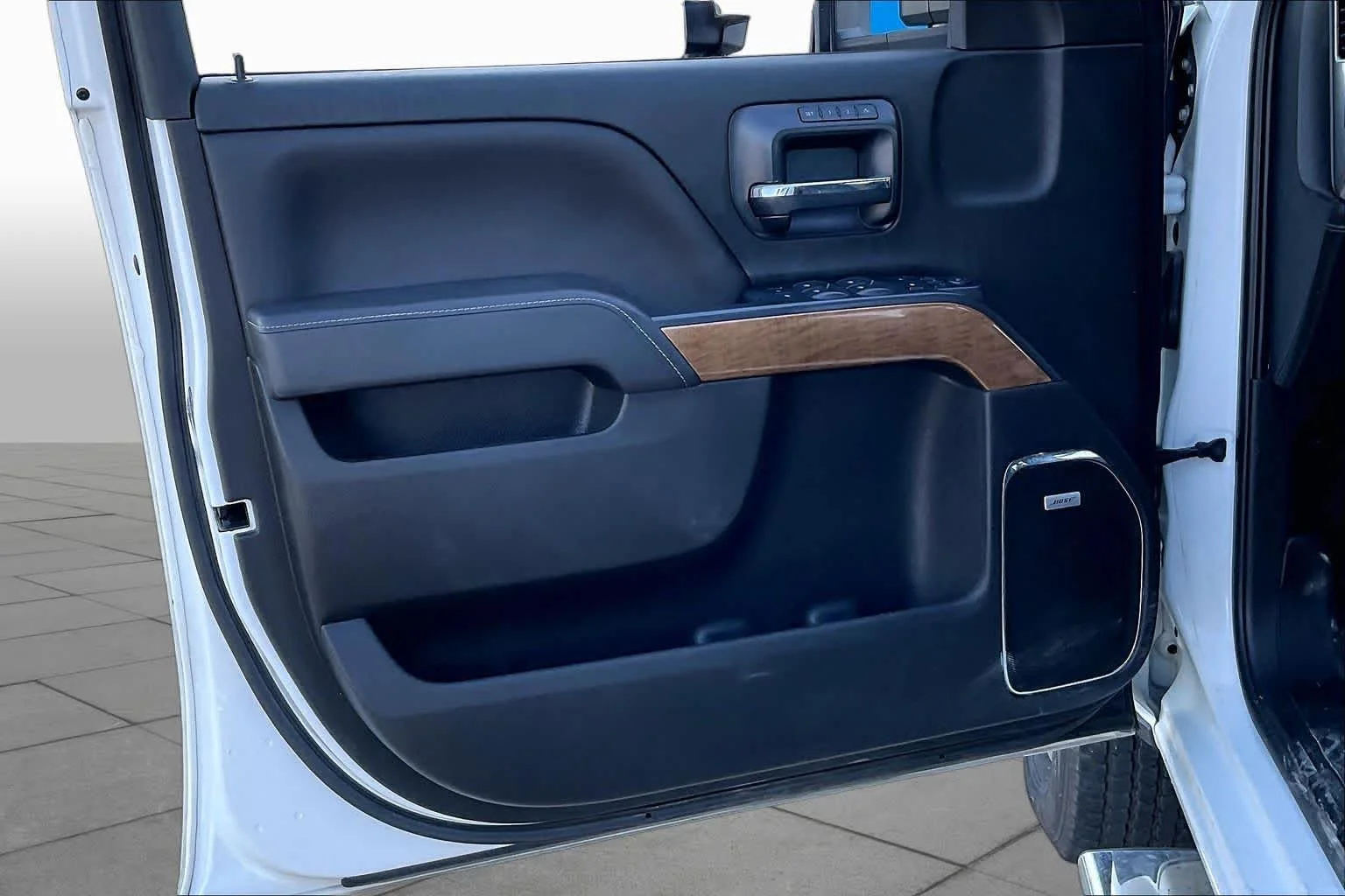 Used 2018 Summit White Chevrolet LTZ image 20