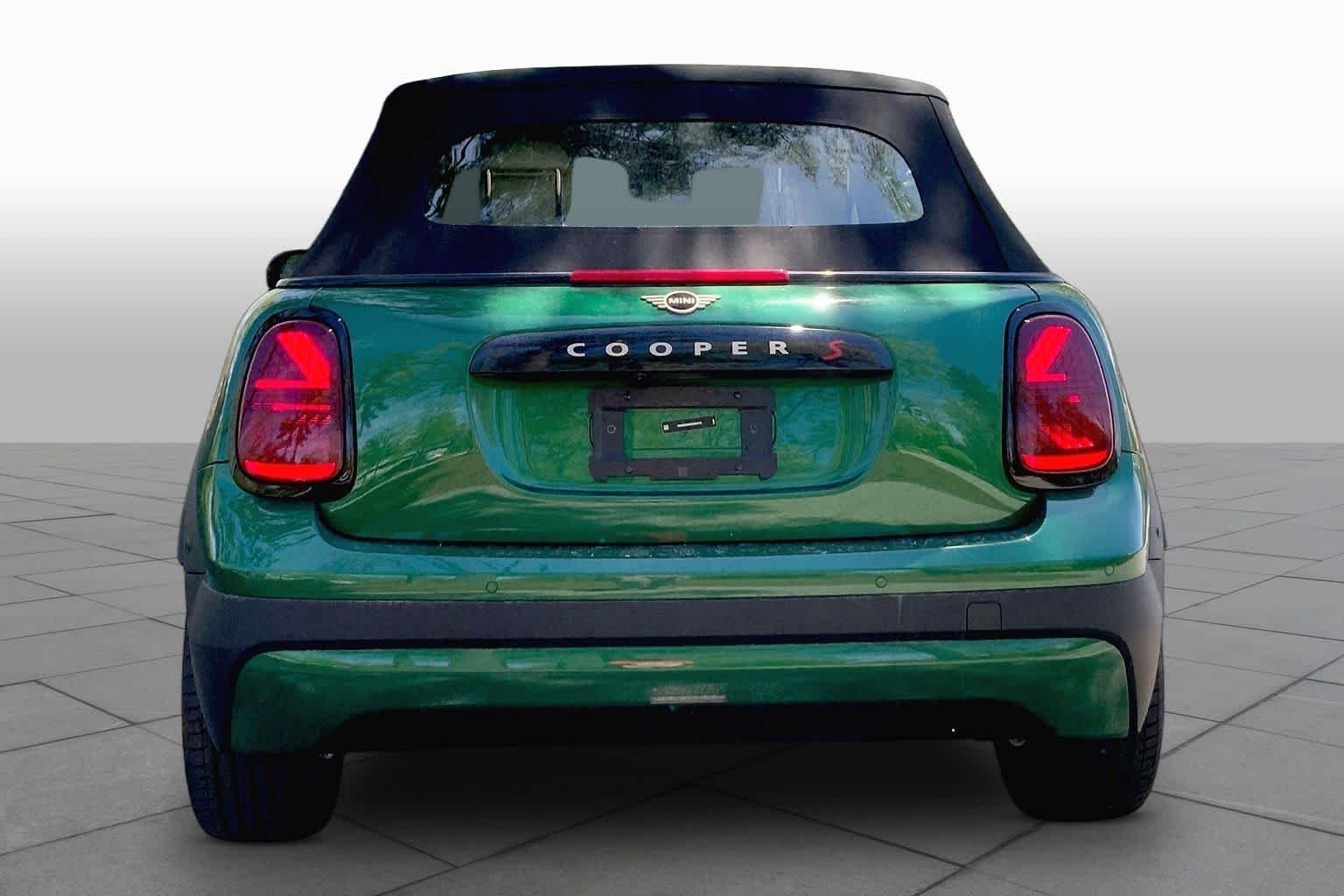 New 2026 British Racing Green IV Metallic MINI Iconic image 4
