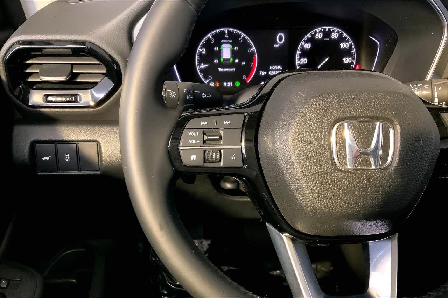 Used 2025 Crystal Black Pearl Honda Touring image 24