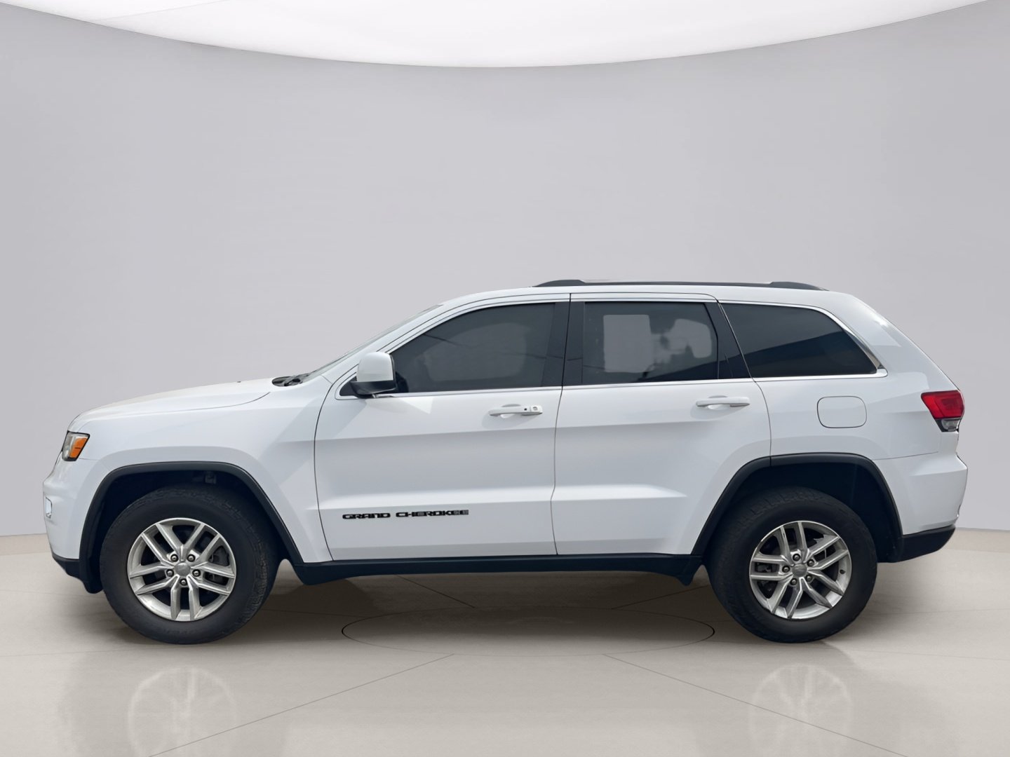 Used 2017 White Jeep LAREDO image 5