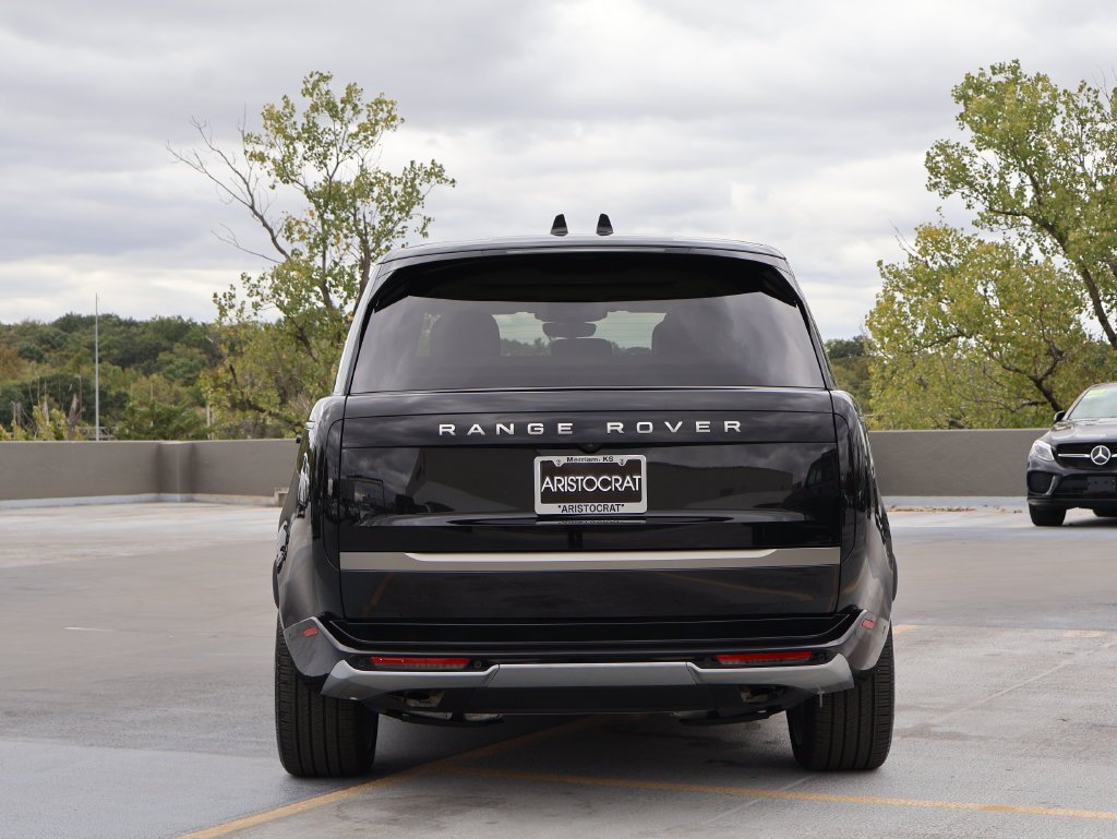 Used 2026 Santorini Black Metallic Land Rover SE image 6