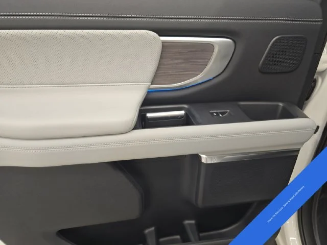 New 2026 Star White Metallic Tri-Coat Ford MAX Platinum® image 28