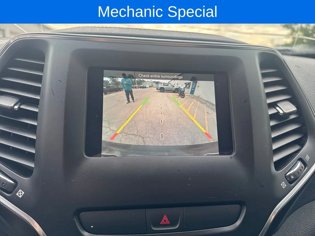 Used 2019 Green Jeep Latitude image 23